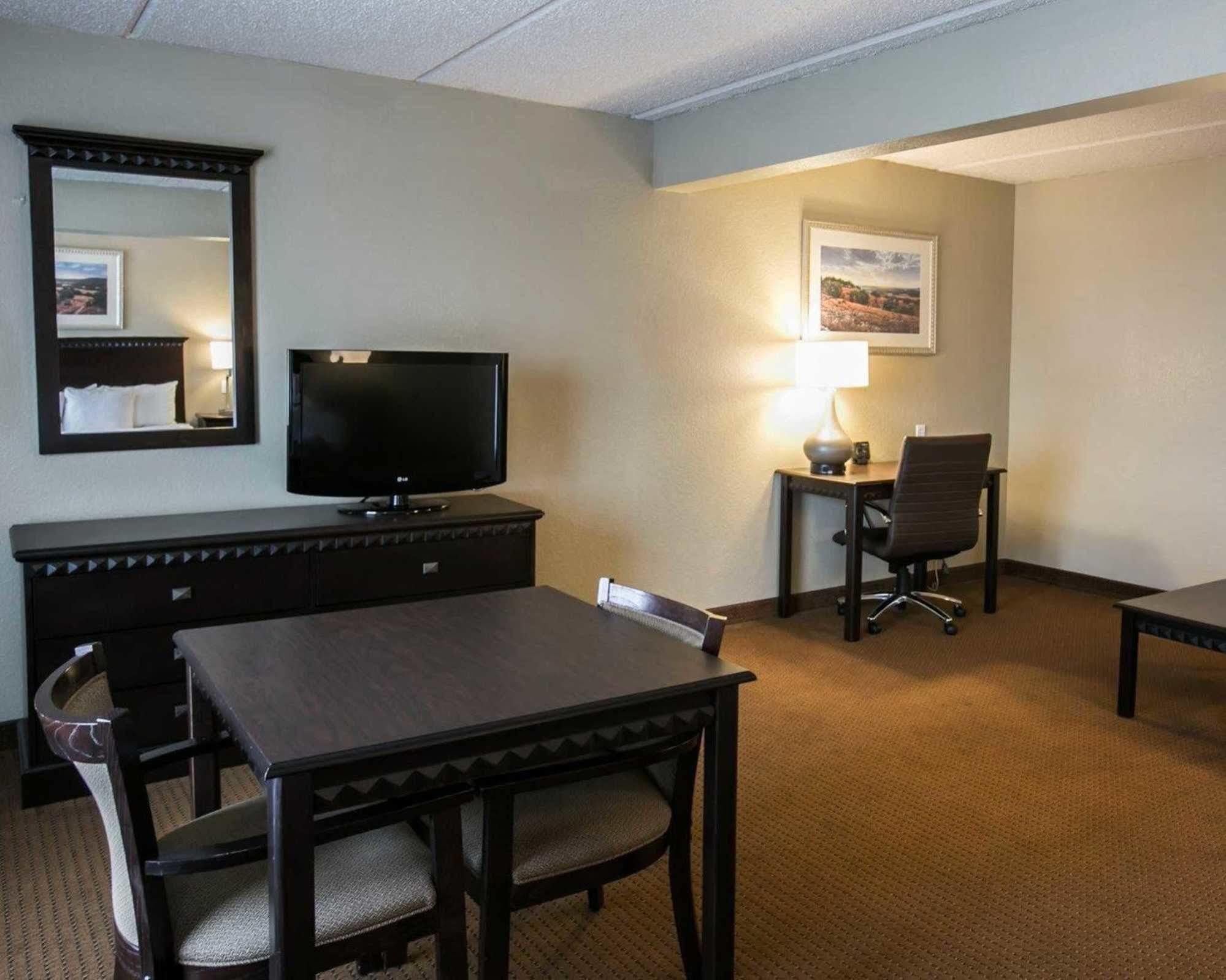 Comfort Suites Austin Airport Exteriér fotografie