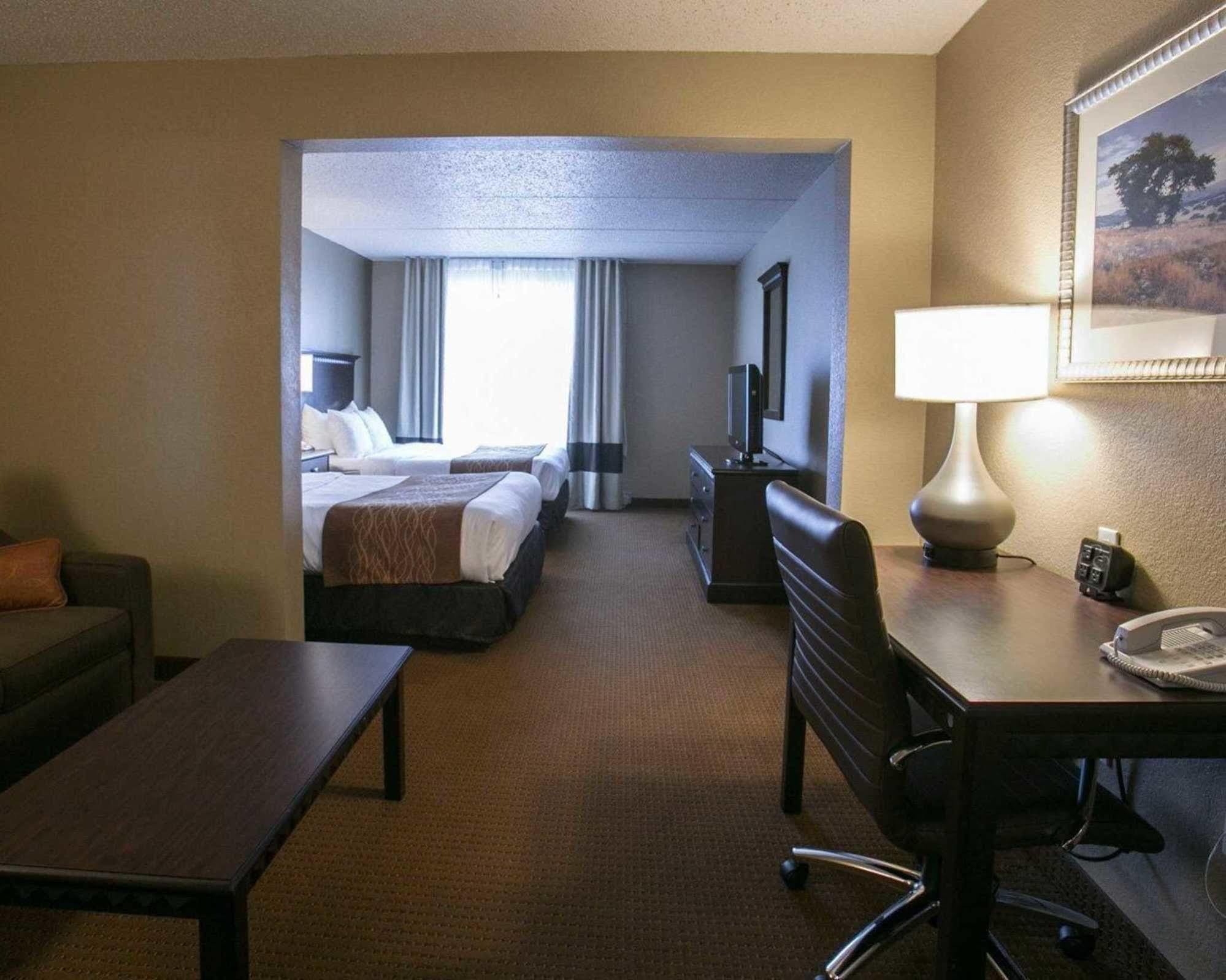 Comfort Suites Austin Airport Exteriér fotografie